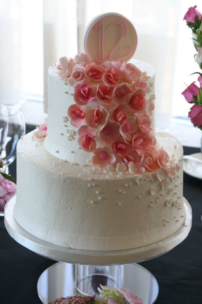 Our Picks For Favorite Cakes Of The Year so Far White Flower Cake 